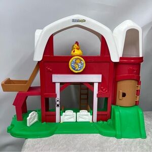 2013 Mattel Little People Red and Green Barn Playset batteries needed does work
